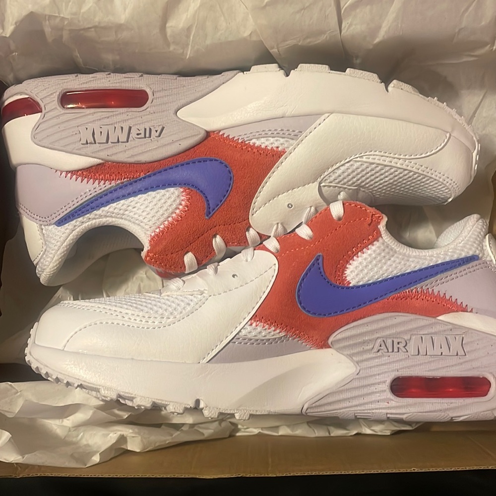 Brand new NIkE air max excee